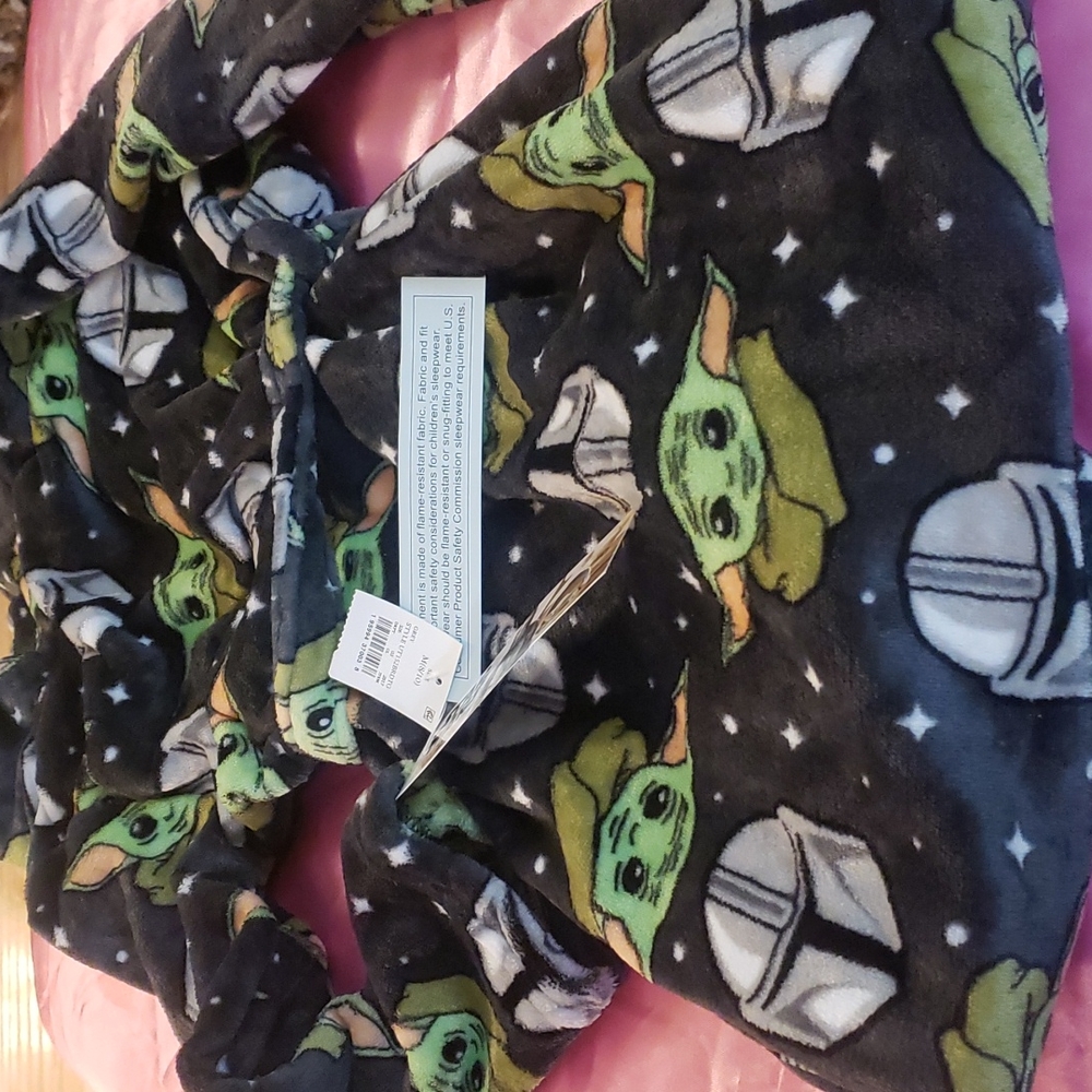 Robe - Picture 5 of 8